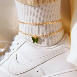 INDRA ANKLETS/ FOTBAND 🦋 - Fotband. Kommer i två par precis som på bilden. Finns i rosa, röda, gula och grön. 45kr, frakt 15kr. Skicka alltid bild på paketet innan jag posta. 