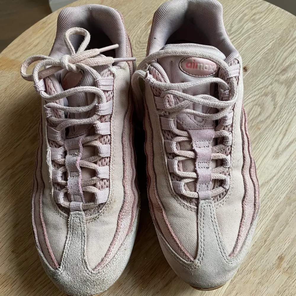 Rose pink Nike Air Max, good condition. Skor.