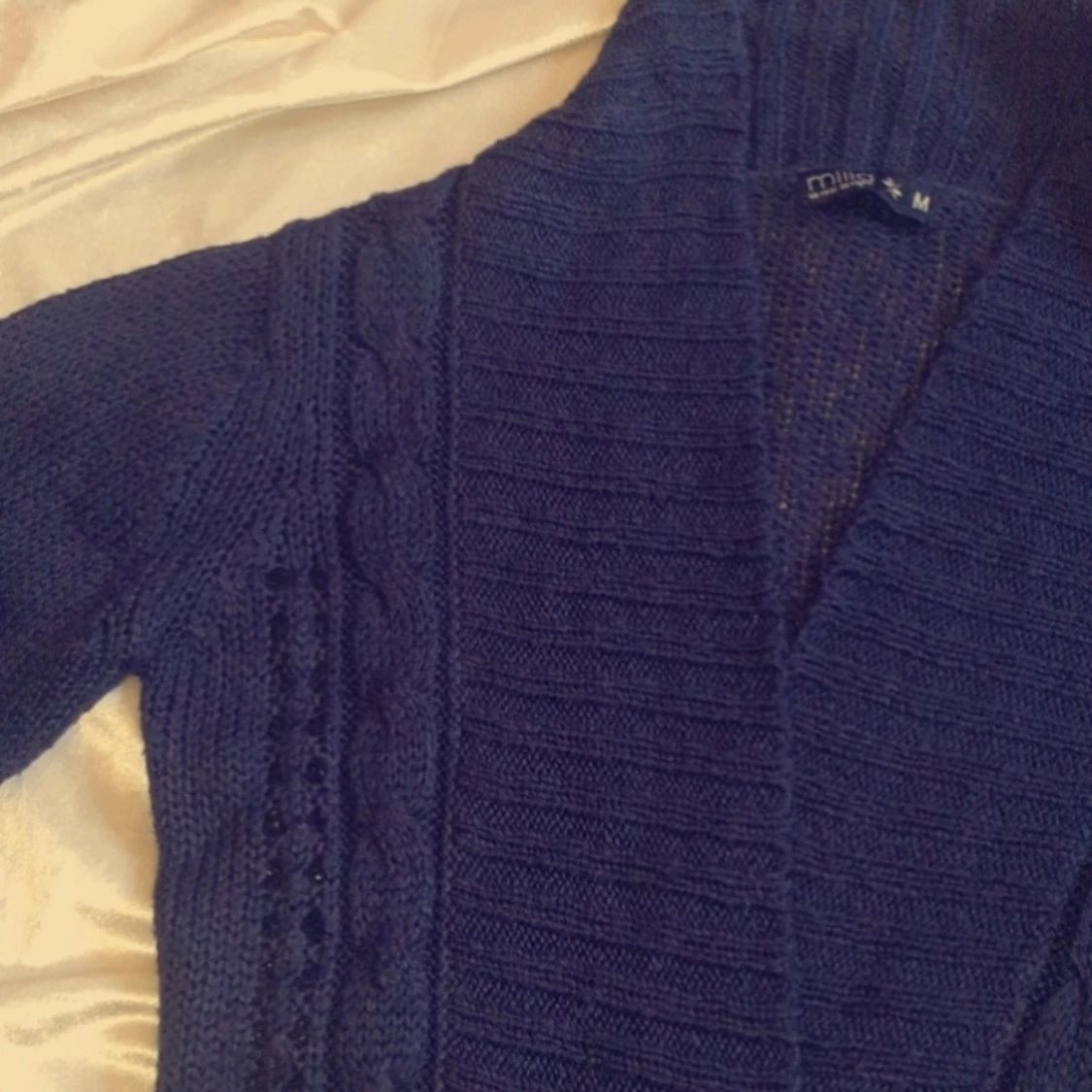 Marinblå stickad kofta - 90