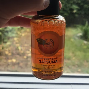 Shower gel - en shower gel i lukt av satsuma från the body shop, aldrig använt