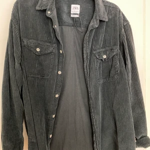 Skjortjacka från Zara - I storlek L, använd fåtal gånger. Manchester tyg