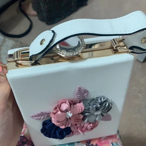 Väska - Helt ny väska , den är aldrig använd