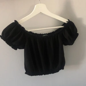 Topp - Superfin offshoulder topp från Gina tricot, fint skick 