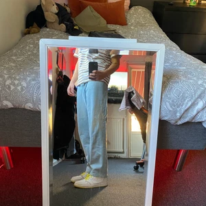 Jeans - Hej. Säljer dessa sweet sktbs jeans i storlek 33. Använda väldigt få gånger och är fortfarande i ny skick. Nypris 600kr