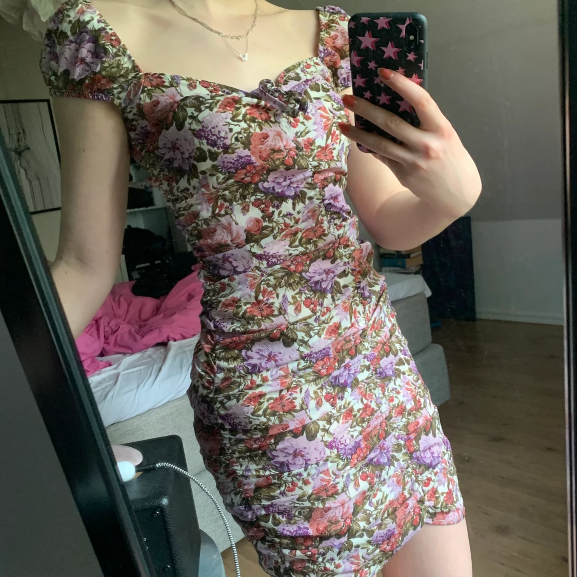 Thriftad blomklänning