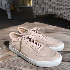 Wesc sneakers - Storlek 42, ett par nice sommar skor
