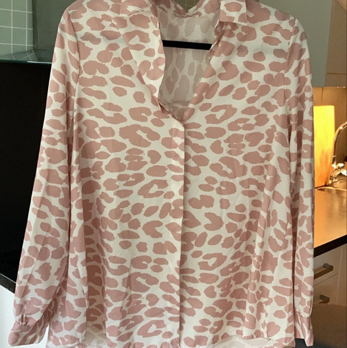 Blus leopard rosa/vit - 90