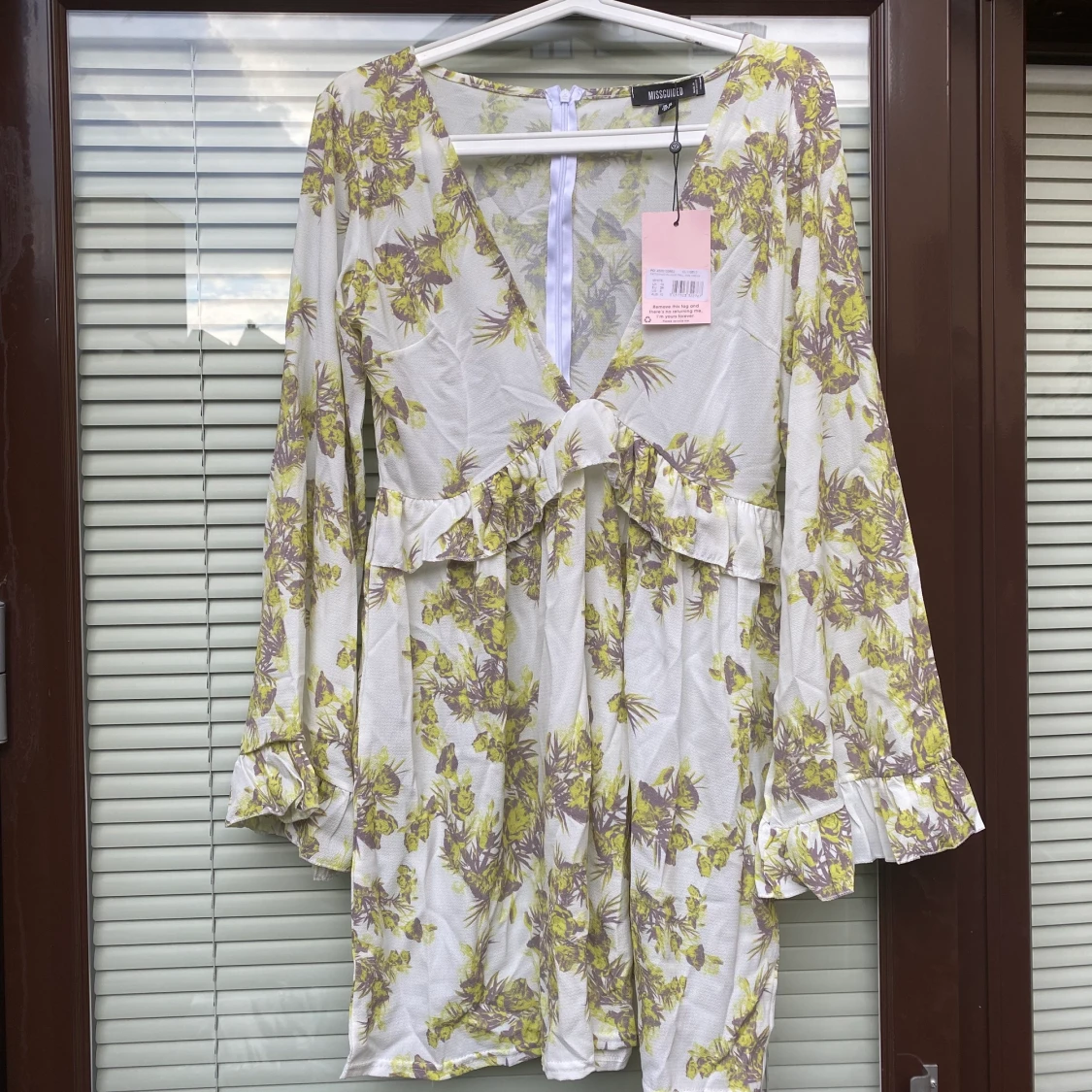 Missguided V ringad blommig klänning - 90