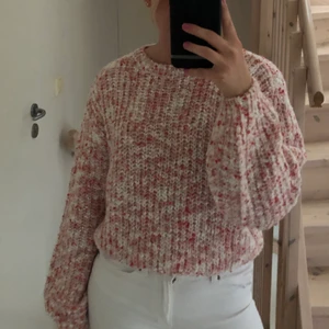 Stickad tröja  - En stickad tröja från nakd i storlek XXS/XS men jag som är M passar den jättebra för så jag vet inte om det har blivit någon felmärkning. Köparen står för frakten💖