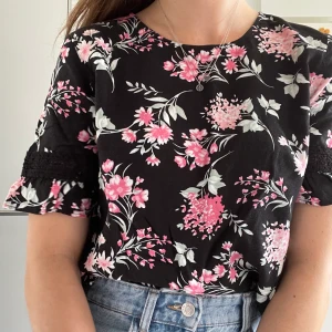 Mönstrad top | Dorothy Perkins | M - Fin tröja, perfekt för sommaren! Storlek L men M eller S enligt mig. Bra skick.