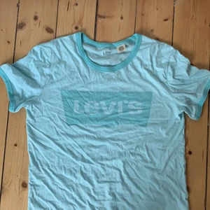 Levis T-shirt  - Fint skick oanvänd! Frakt ingår ej💓