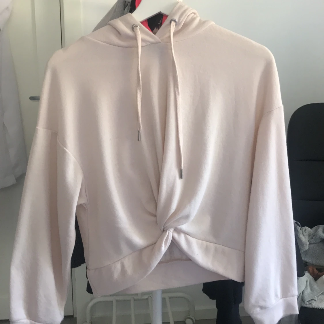 Skruvad hoddie  - 90