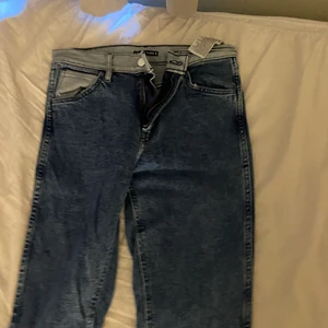 Vintage LEVI’S Jeans S - Här är ett par vintage LEVI’S jeans som aldrig har använts, anledningen till att jag säljer dem är dem inte passade mig. Pris kan diskuteras!
