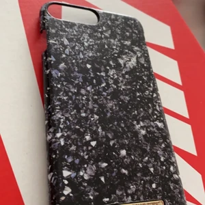 ett ideal of sweden mobilskal till en 8+ - ett mobilskal säljs för 150kr till en iphone 8plus, säljer eftersom att jag skaffat en ny telefon och denna inte mer kommer användas