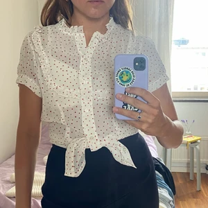 Somrig topp - Supersöt topp perfekt för sommaren! I mycket fint skick!! Köparen står för frakt ❤️