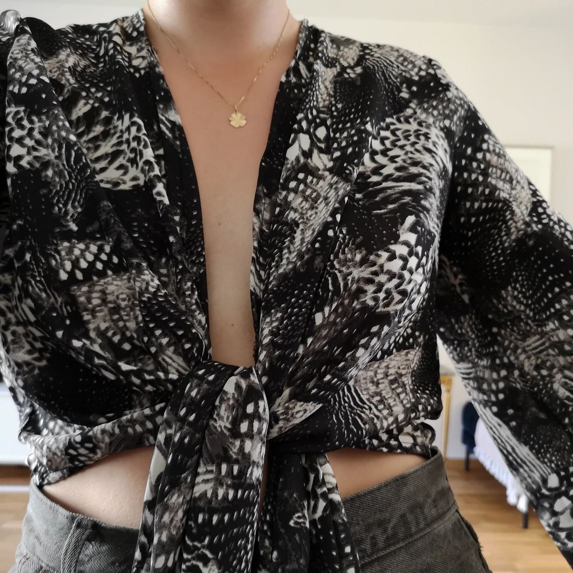 Omlottblus från H&M i storlek XS - 90