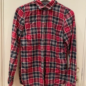 Tommy Hilfiger skjorta storlek 34 - Skjorta från Tommy Hilfiger, storlek 4, EU34. 