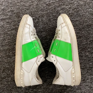 Valentino Open sneaker - Säljer nu mina valentino skor då de ej kommer till användning. Storlek 42.5 passar 43. 