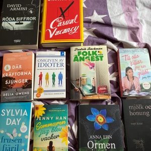 böcker  - Hej! Jag säljer lite böcker som tyvärr inte får plats längre. Några av böckerna är signerade —> bild 2  Böckerna: -Röda Siffror ⭐️SIGNERAD⭐️(35 kr) -The Casual Vacancy (35 kr) -Där kräftorna sjunger (35 kr) -Omgiven av idioter (35 kr -Folk med ångest (35 kr) -Till alla killar jag gillat (10 kr) -Frusen fjäril (35 kr) -Sommaren jag blev vacker (35 kr) -Ormen i mig ⭐️SIGNERAD⭐️(35 kr -Mjölk och honung (35 kr)  Du kan köpa böckerna styckvis eller alla för 150 kr. Finns att hämta i Gribbylund. 