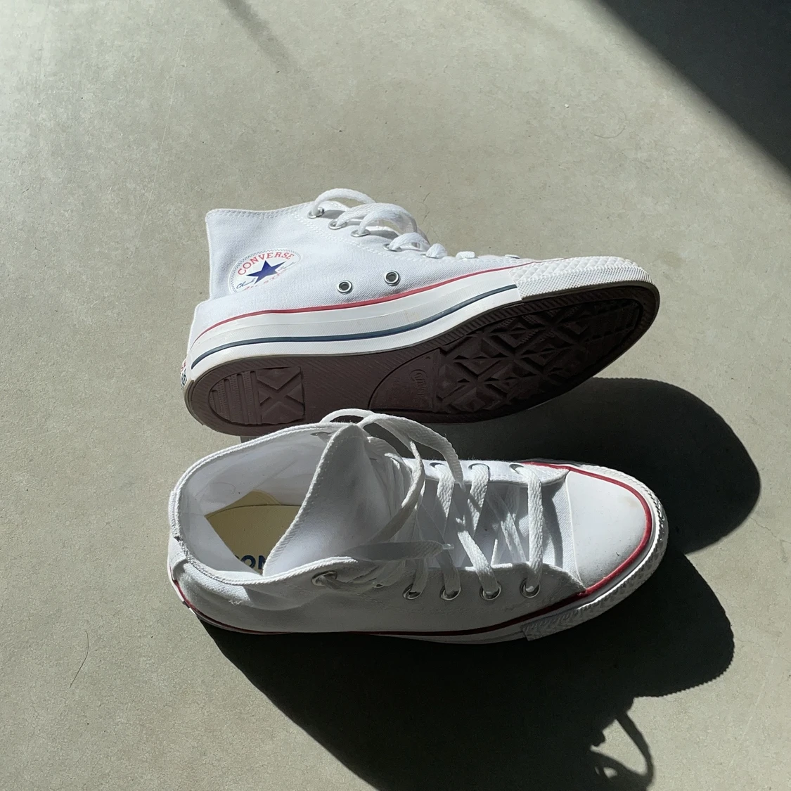 Helt nya vita Converse