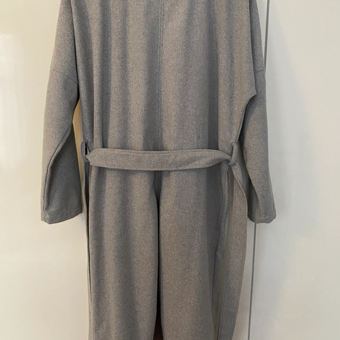 Minimum grå kappa  - 90