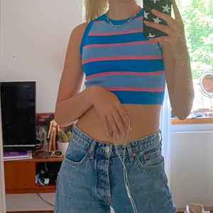 Zara linne rosa blått - Säljer detta linne pg att jag aldrig använt det!! ( förutom på denna bilden.) storleken är S och skriv bara för fler bilder 💜💜 köpare står för frakt antigen spårbar eller inte. Du väljer själv. Men jag har ej ansvar för postens slarveri!!!!