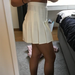 Kjol - Hej! Säljer min alldeles nya oanvända kjol från boohoo, säljer för att känner mig inte riktigt bekväm i dem stilen. Skriv om du är intresserad❤️