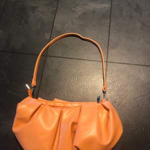 Orange/ aprikos väska