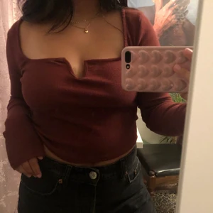 brun zara topp - brun zara topp! sparsamt använd, köparen står för frakten <3