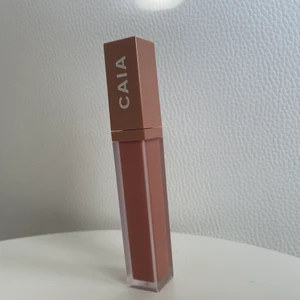 Caia Liquid Lipstick Lucky Charm - Liquid lipstick från Caia i färgen ’Lucky Charm’. Testad. Nypris 195 kr