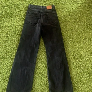 Levis jeans - Säljer dessa asfina levis jeansen. Passar för Xs och S. Jeansen är långa i benen. Jättefina men använder tyvärr inte. 