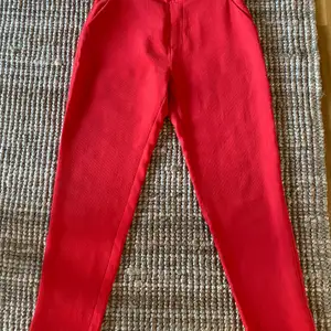 Comfortable skinny trousers with pockets.  Size 34. 