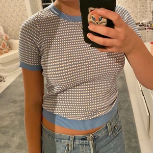 Stickad T-shirt - Stickad T-shirt från Zara. I storlek M❤️