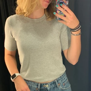 Stickad tröja  - Jätte snygg kortärmad stickad tröja från Zara nästintill oanvänd! 