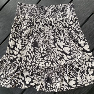 mönstrad kjol - SÅ fin kjol från Cubus! Sparsamt använd! 90kr+frakt