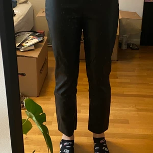 skinnbyxor fake  - skinnbyxor från lindex, köpta för ganska länge sedan men har knappt använt. Säljer för 60 kr :)