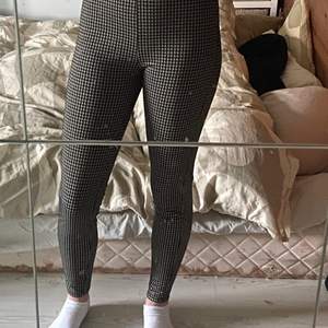 Ett par tights från Lindex i storlek xs. Knappt använda så fint skick. Köparen står för frakt