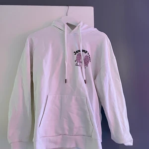 hoodie  - säljer denna fina hoodie från zara i storlek Small💕