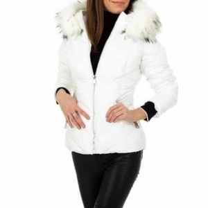Vit vinterjacka för kvinna - Från Tyskland, finns alla storlekar 