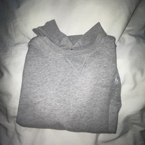 Ralph Lauren sweater! - Supersnygg och skön sweater från Ralph lauren. Använd 1-2 gånger endast. 