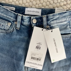 Calvin Klein Jeans nya  - Calvin Klein Jeans storlek 24 nya med lappar inköpt på pondus home of brands för 1000kr säljes för 200kr