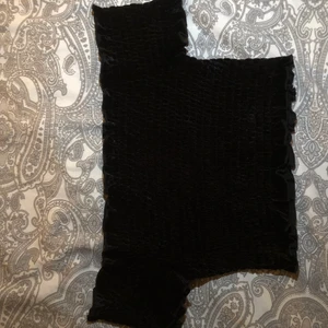 Topp - Svart topp aldrig använd storlek M. Kan mötas i Örebro och Eskilstuna 