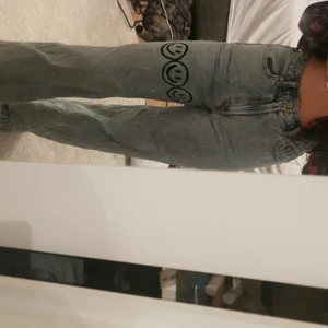 Jeans  - Skit snygga jeans, helt oanvända. 350, INKLUSIVE FRAKT OM MAN KÖPER DIREKT 💙