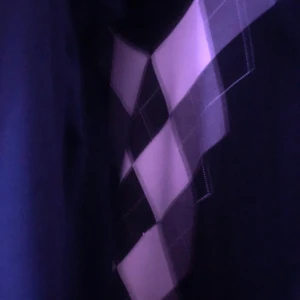 Tröja med mönster - Säljer denhär då jag tröttnat på den:) om man stylar den blir det AS SNYGGT!! Pris kan alltid diskuteras och kontakta mig gärna om ni har frågor elr vill ha fler bilder❤️❤️ (står ej för frakt)