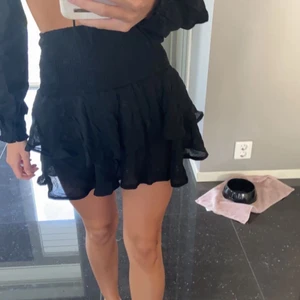 Volang kjol  - Aldrig använd, bara testad. Säljer den för att den inte kommer till användning.  150kr+ frakt 💓 (priset går att diskutera) 