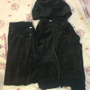 Mjukis kläder från Cubus - Väldigt skönt att ha på sig och dom är väldigt fina. Säljer dom för att dom inte längre används❤️