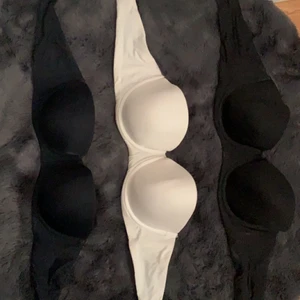 T-shirt bh-ar med avtagbara band - ❤️Jag säljer tre bhar med tillhörande band inkluderade. Alla bhar för 75kr och styck 30kr. Alla är strl 75C. 💗Köparen står för frakten💕 skriv om du har frågor eller vill ha fler bilder🥰