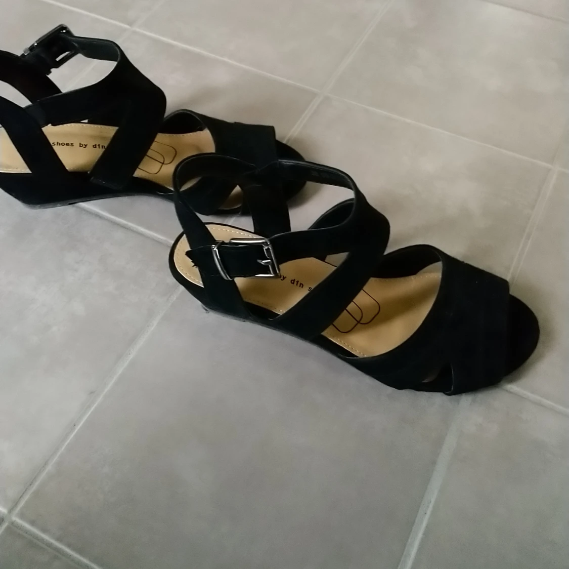 Svarta mockasandaler med låg kilklack 36