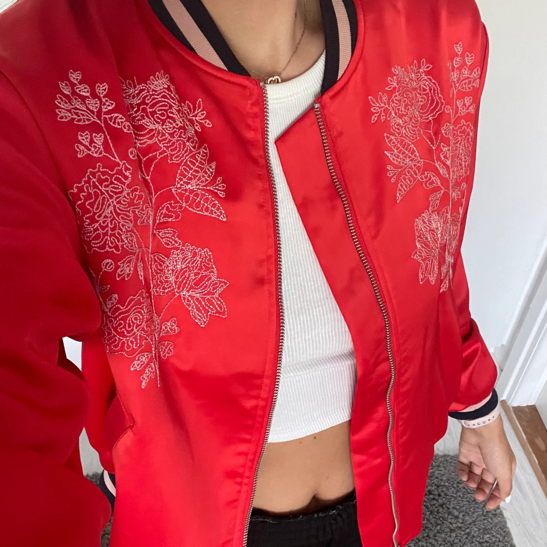Röd bomberjacka i strl S - 91
