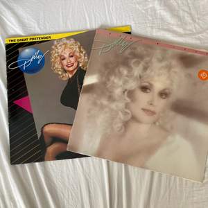 Två stycken Dolly Parton vinylskivor i fint skick.